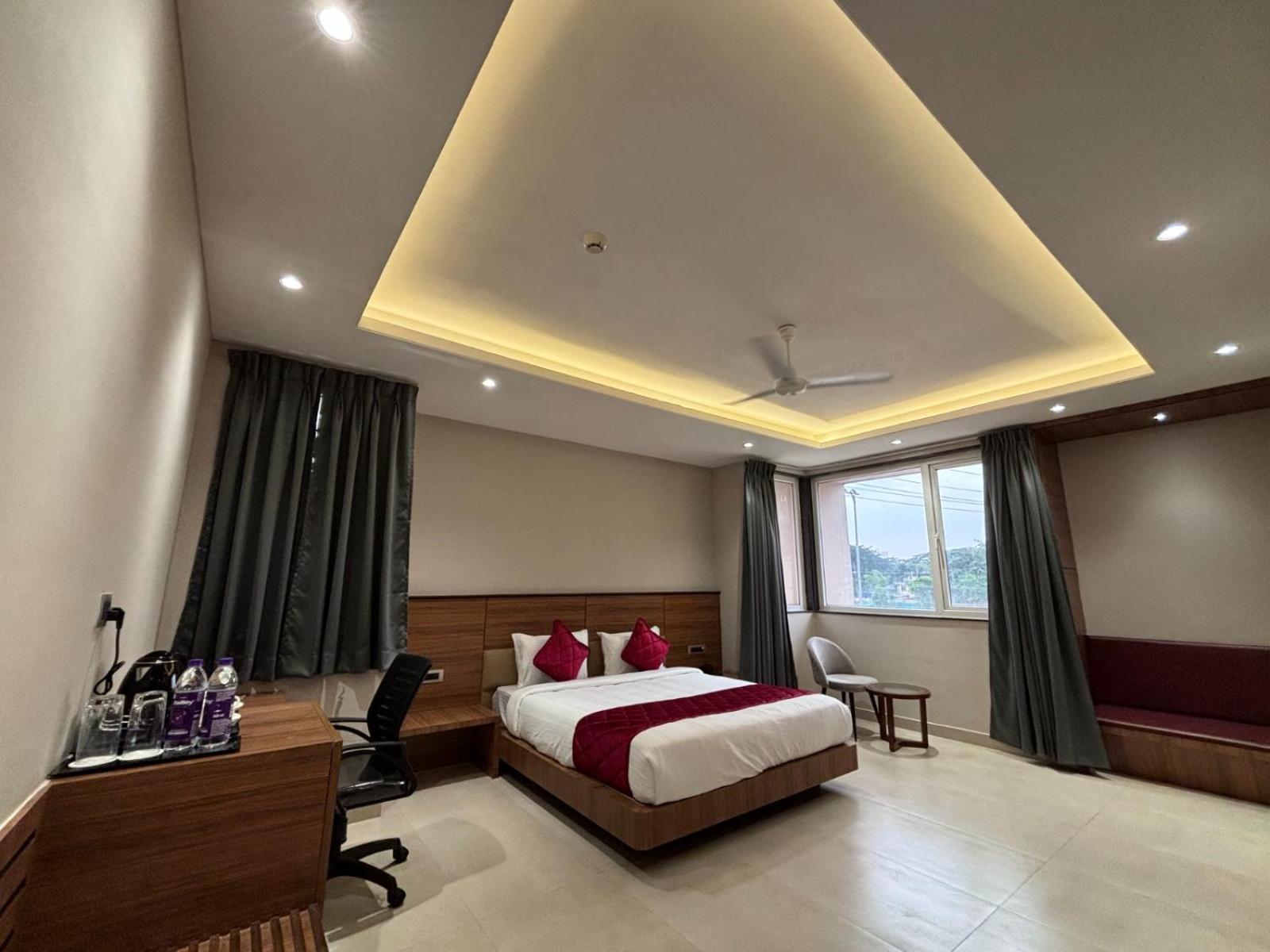 Rohika Aau-Igh Hotel Guwahati Exterior foto
