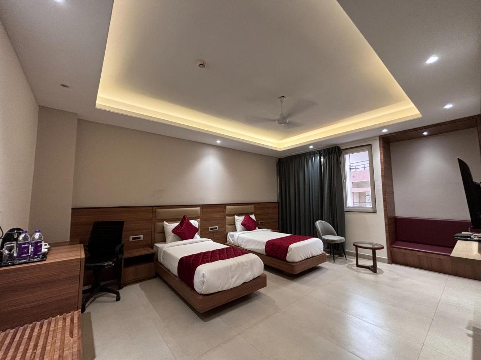 Rohika Aau-Igh Hotel Guwahati Exterior foto