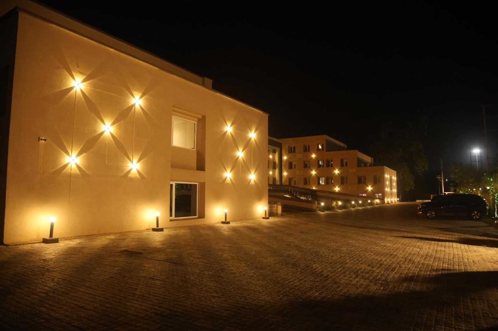 Rohika Aau-Igh Hotel Guwahati Exterior foto