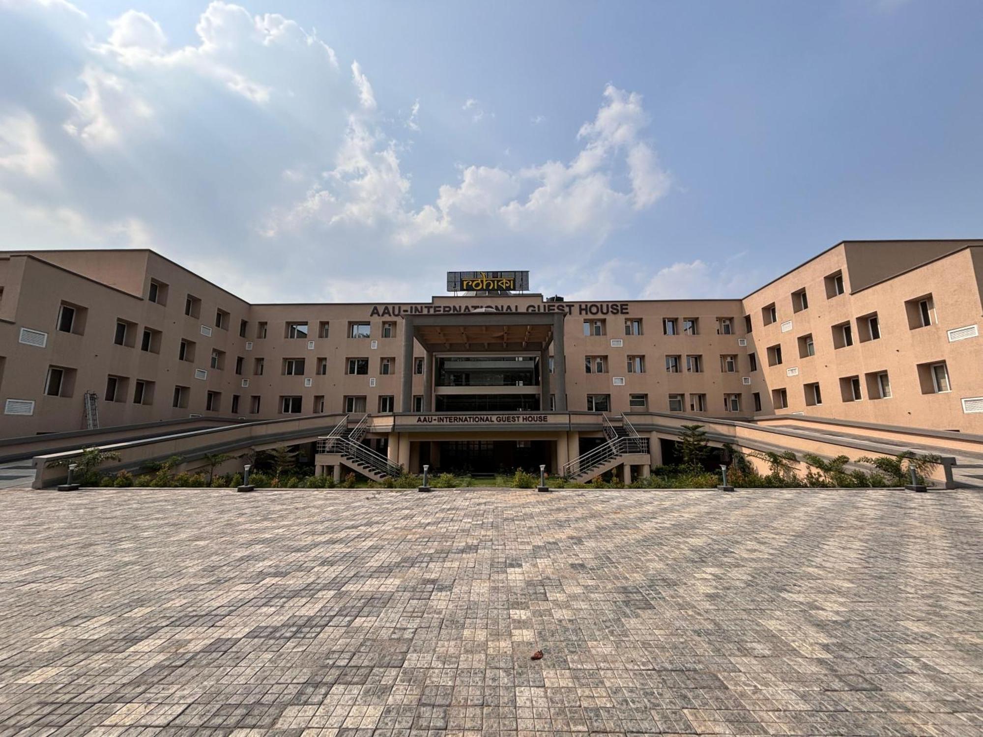 Rohika Aau-Igh Hotel Guwahati Exterior foto